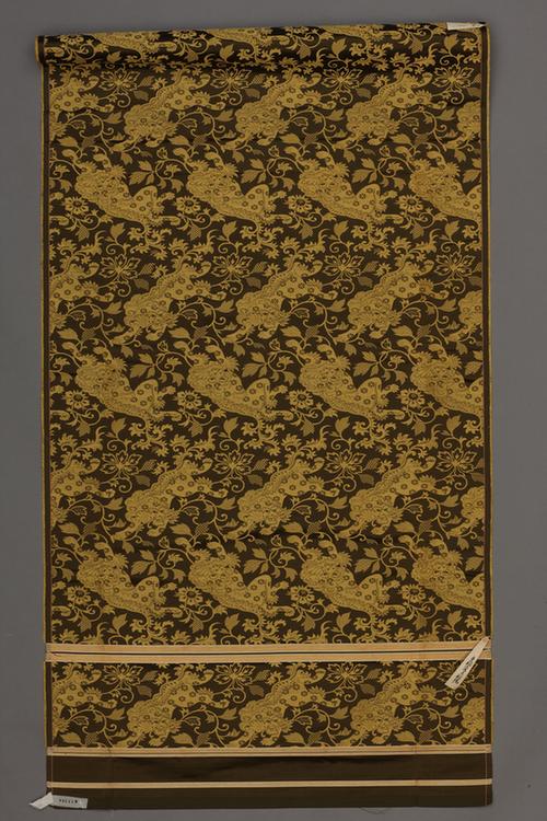 茶青色地狮子纹织金锦