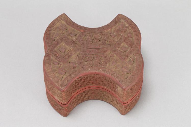 剔红落花流水双套环纹双圆式盒