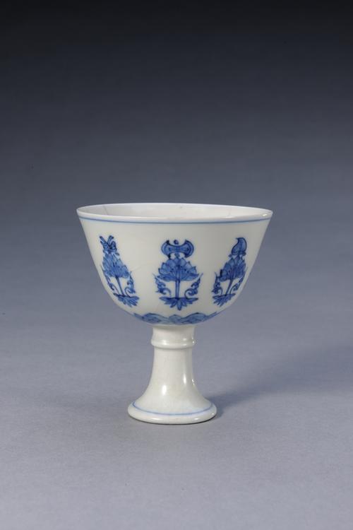 成化款青花八吉祥纹高足碗