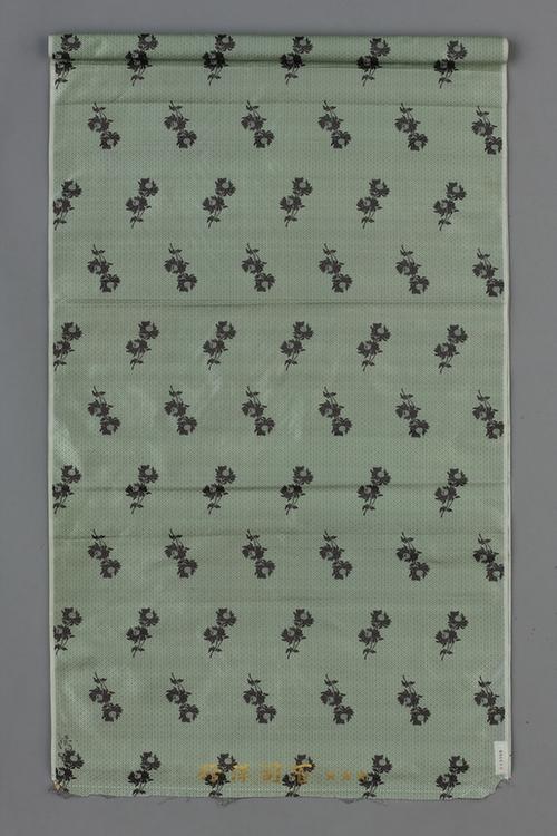 豆青色地折枝菊花纹二重锦