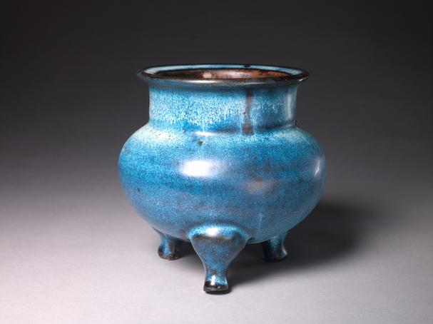 石湾窑仿钧釉三足炉