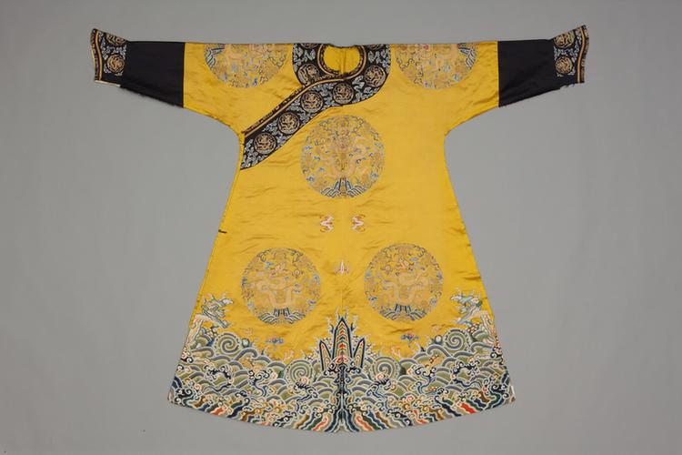 明黄色缎绣八团金龙纹男龙袍拆片