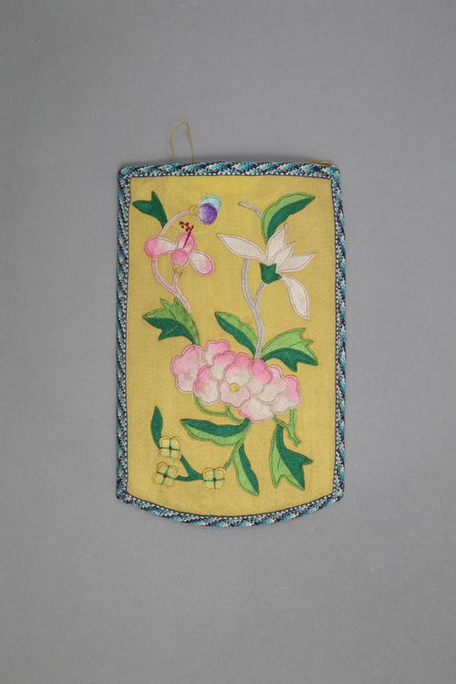 黄色缎钉绫绣玉堂富贵纹活计-名姓片盒