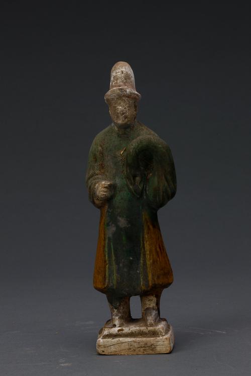 陶黄绿釉男立俑