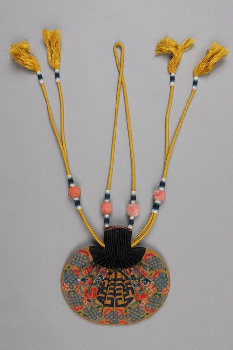 红青色缎口满纳盘肠如意寿纹椭圆荷包