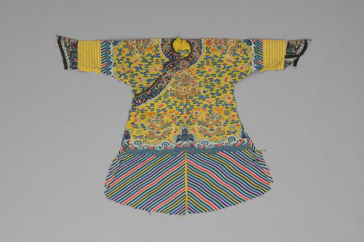 明黄色缂丝彩云蝠金龙纹龙袍拆片