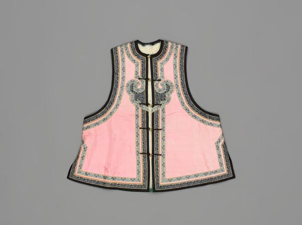 粉红色团三友纹暗花江绸羊皮对襟坎肩