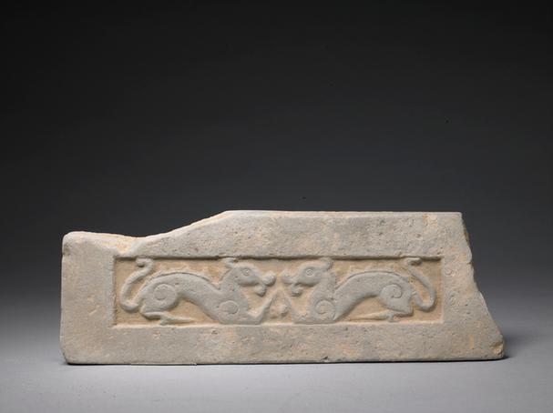 两面凸雕兽纹长方砖