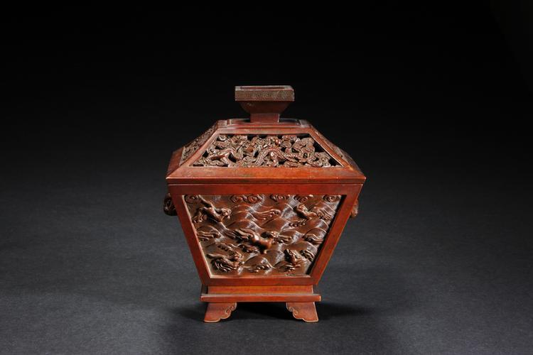 铜镂空龙凤纹盖兽耳长方熏炉