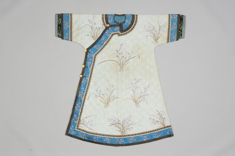 湖色绸绣淡彩墩兰纹棉衬衣