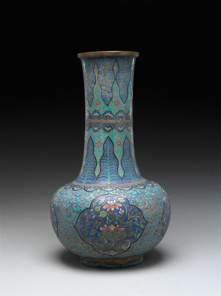 掐丝珐琅开光花卉蕉叶纹直口瓶