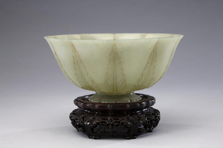 痕都斯坦青玉葵花碗