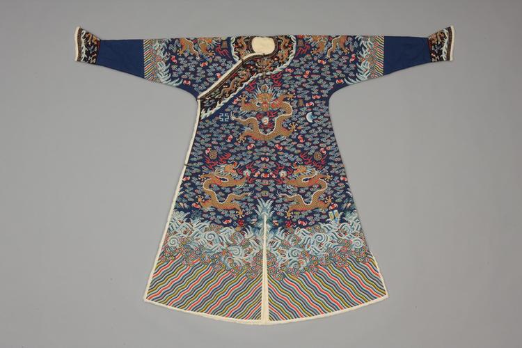 蓝色缂丝彩云蝠金龙纹银鼠皮男龙袍