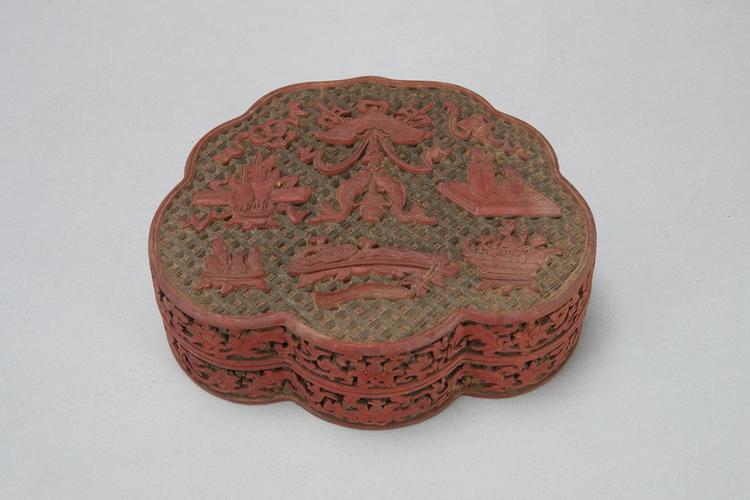 剔红八宝纹云头式盒