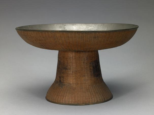 铅胎竹编高足供盘