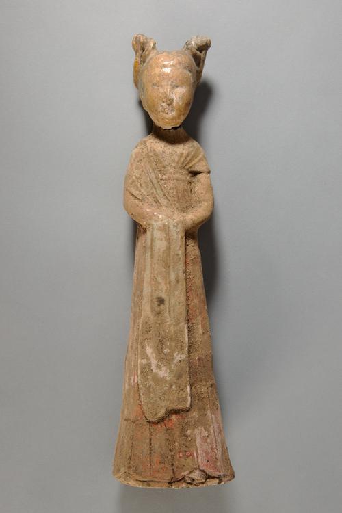 陶黄釉双髻女立俑