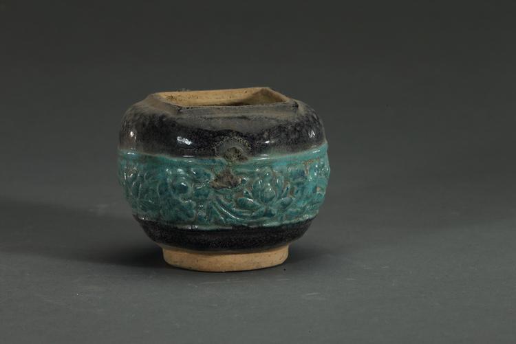 陶紫绿釉方口罐