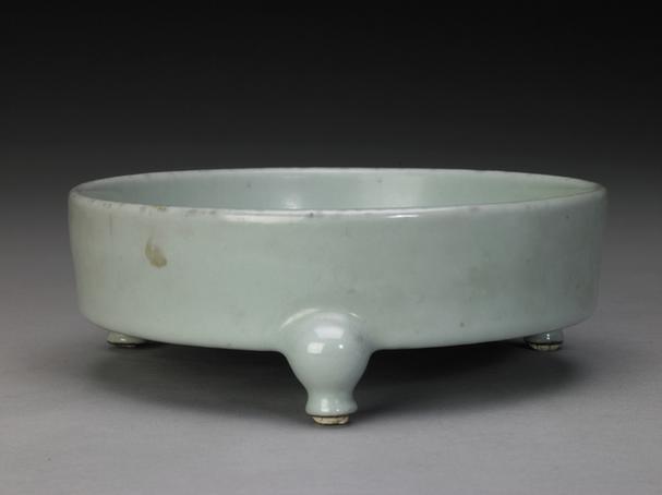 雍正款仿官釉三足洗