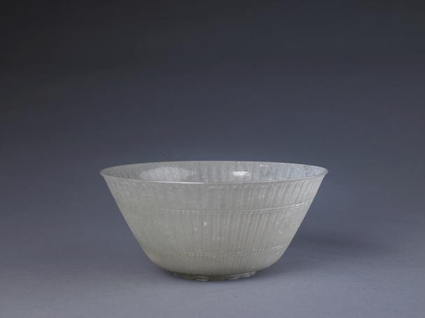 痕都斯坦青玉菊瓣式碗