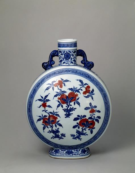 青花釉里红石榴花图扁壶