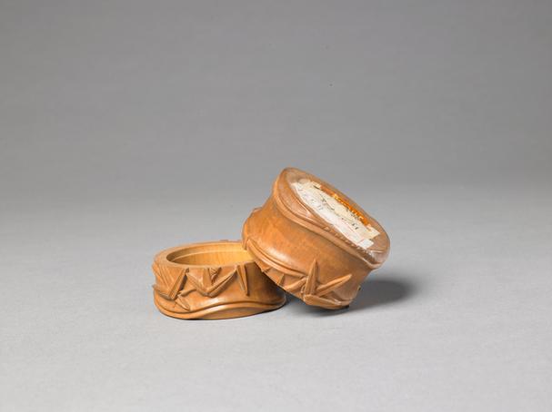 黄杨木雕竹节式盒