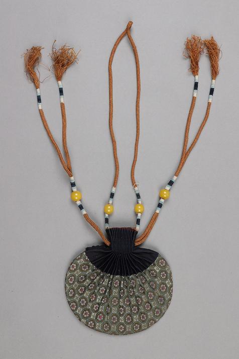 香色龟背纹匣锦荷包