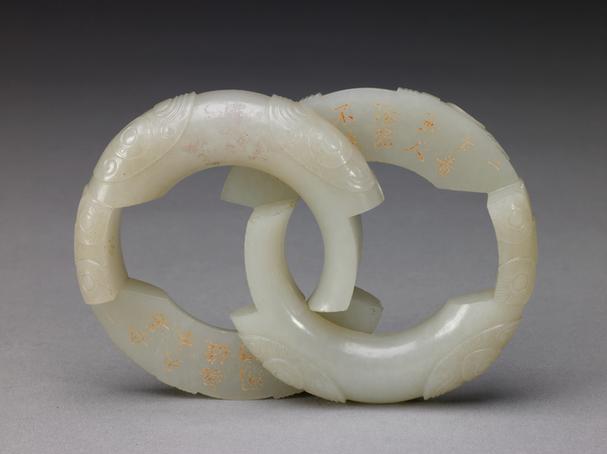 乾隆款白玉兽面连环