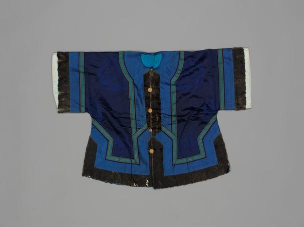 蓝色鹤鹿同春纹暗花缎镶貂皮边对襟夹马褂