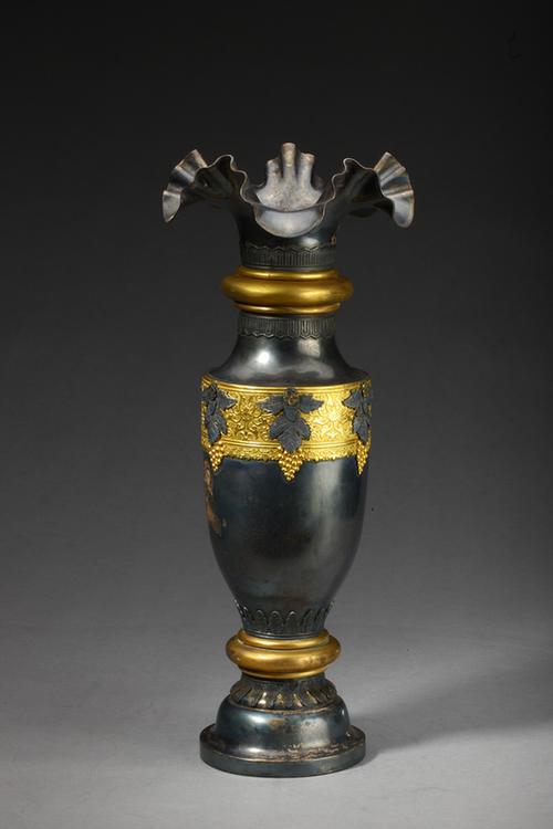 银贴花卷口花插