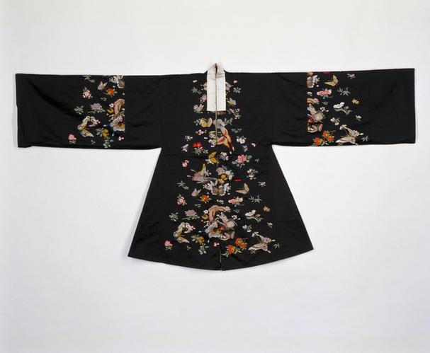 黑地折枝花卉百蝶纹妆花缎女帔