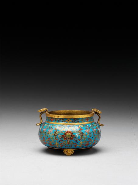 乾隆款掐丝珐琅三事-勾莲纹如意耳云足炉