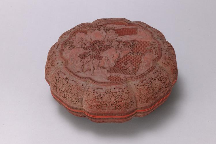 剔红八仙祝寿图缠枝莲纹葵瓣式盒