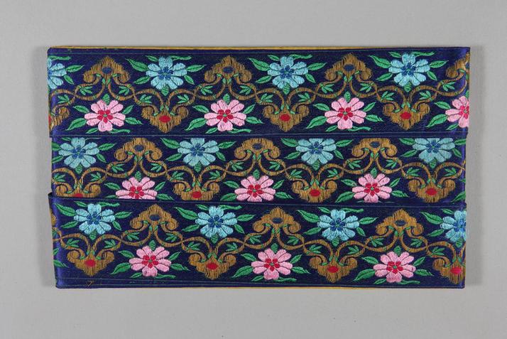 宝蓝色缎地时花云头纹绦