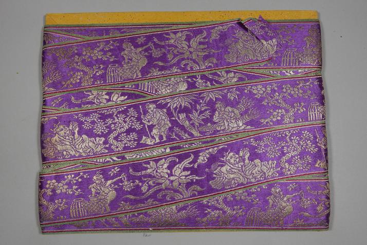 藕荷色缎地织银岁寒三友纹绦