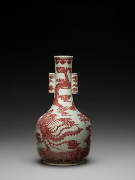 乾隆款釉里红龙凤纹双贯耳直颈瓶