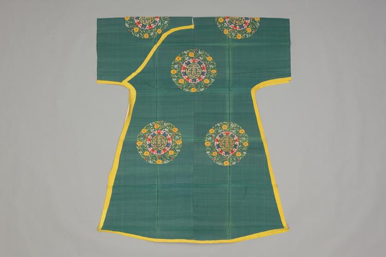 绿色缂丝八团五蝠捧寿纹袍料