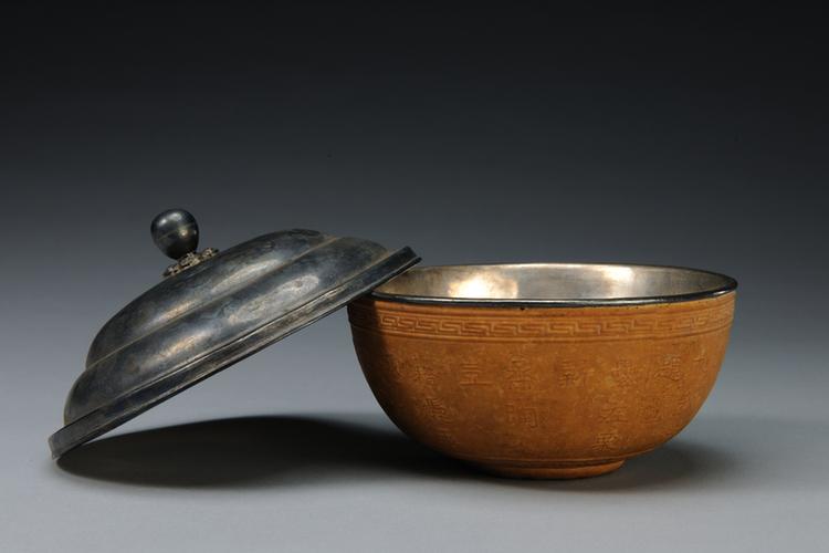 乾隆款匏制诗句银里盖碗