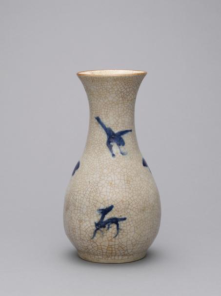 哥釉青花松鹿纹瓶