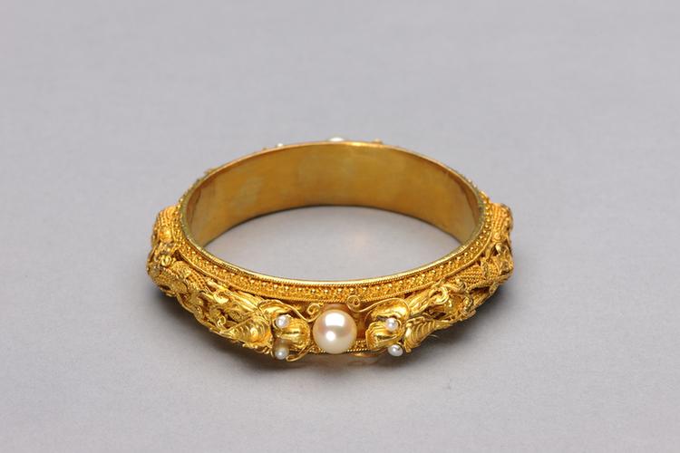 金镶四龙戏珠镯