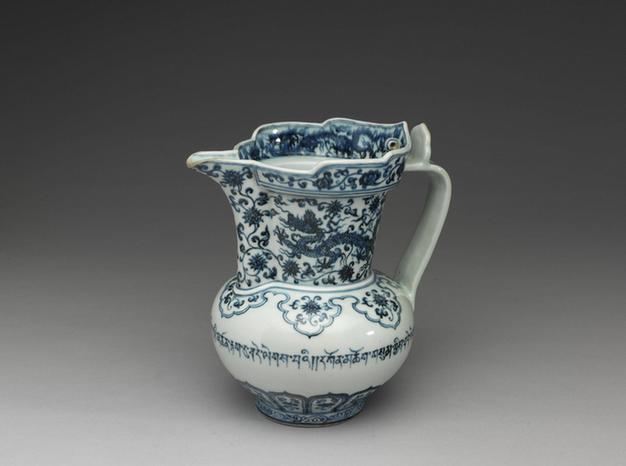 青花藏文穿莲双龙纹僧帽壶