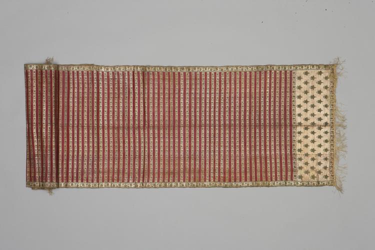 紫红色地缠枝花横条纹回回锦