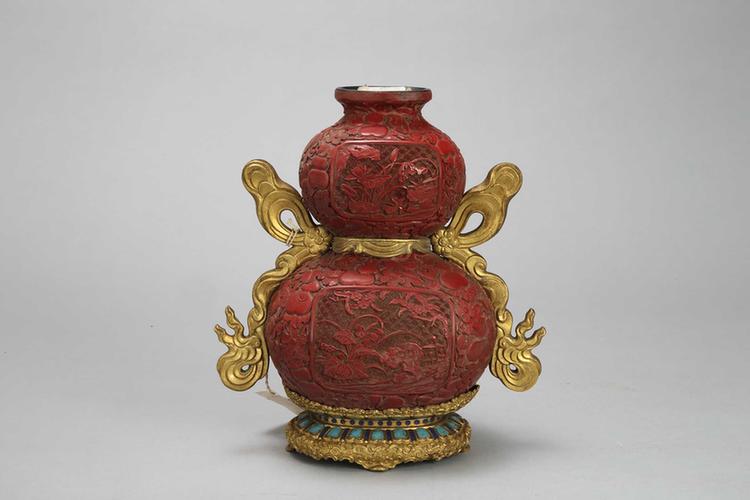 剔红二面开光花卉纹铜绶带葫芦式瓶