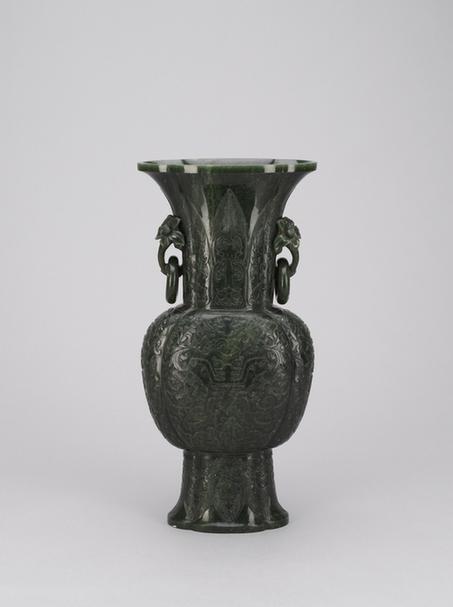 青玉花耳衔活环海棠式觚