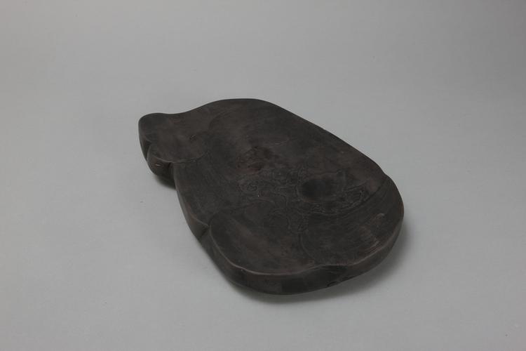 端石雕鹰随形砚