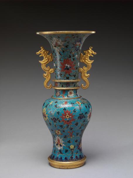 景泰款掐丝珐琅勾莲纹夔耳瓶