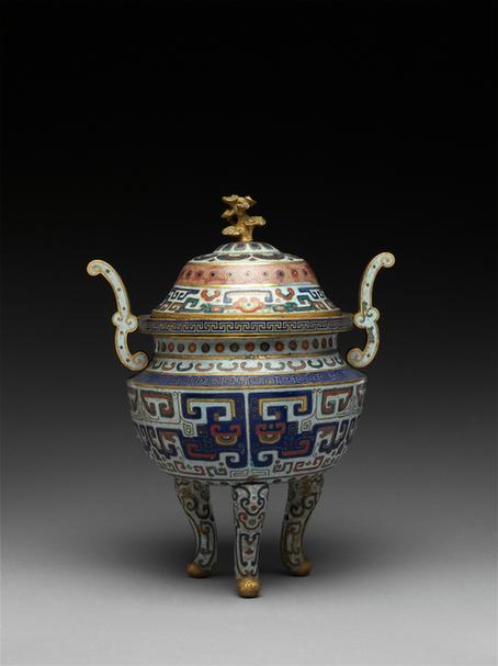 掐丝珐琅方夔纹双耳三足盖炉