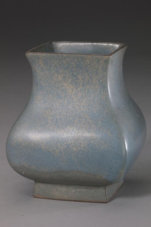 宜兴窑仿钧釉方尊