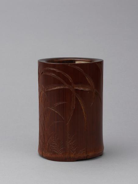 竹雕兰花图笔筒