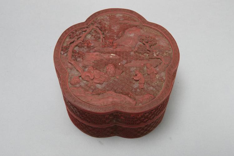 剔红山水人物图开光花卉纹梅花式盒