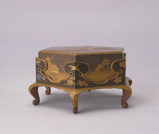 金漆山水楼阁图六方带几套盒